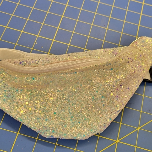 Felt's Fun Finds Handbags - White & Silver Fanny Packs Glittered Adjustable